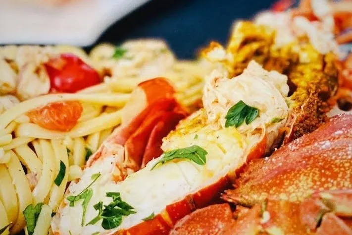 Pasta with lobster and crab