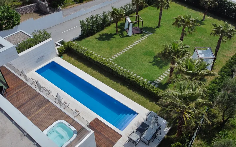 Villa Calma I from above: heated pool, jacuzzi, timber deck and palm garden