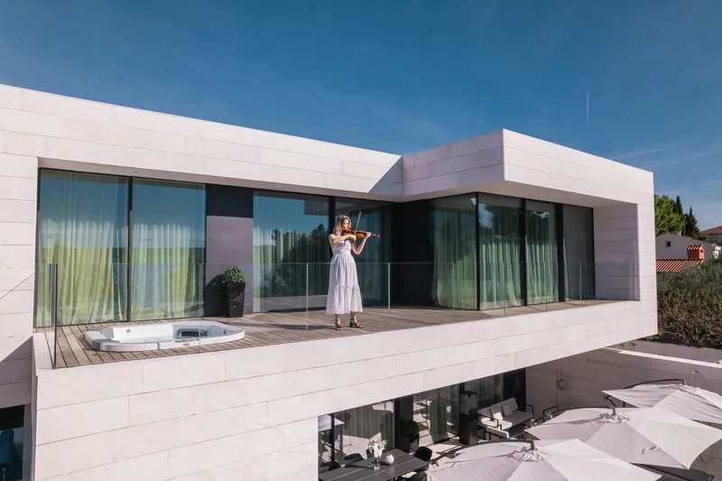 A violinist playing on the upper terrace beside the jacuzzi